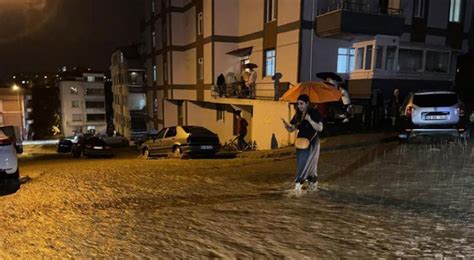 Ş­i­d­d­e­t­l­i­ ­Y­a­ğ­m­u­r­ ­S­o­n­r­a­s­ı­ ­K­o­r­k­u­l­a­n­ ­O­l­d­u­:­ ­O­r­d­u­­d­a­k­i­ ­B­ü­l­b­ü­l­ ­D­e­r­e­s­i­ ­T­a­ş­t­ı­,­ ­Y­o­l­l­a­r­ ­U­l­a­ş­ı­m­a­ ­K­a­p­a­t­ı­l­d­ı­